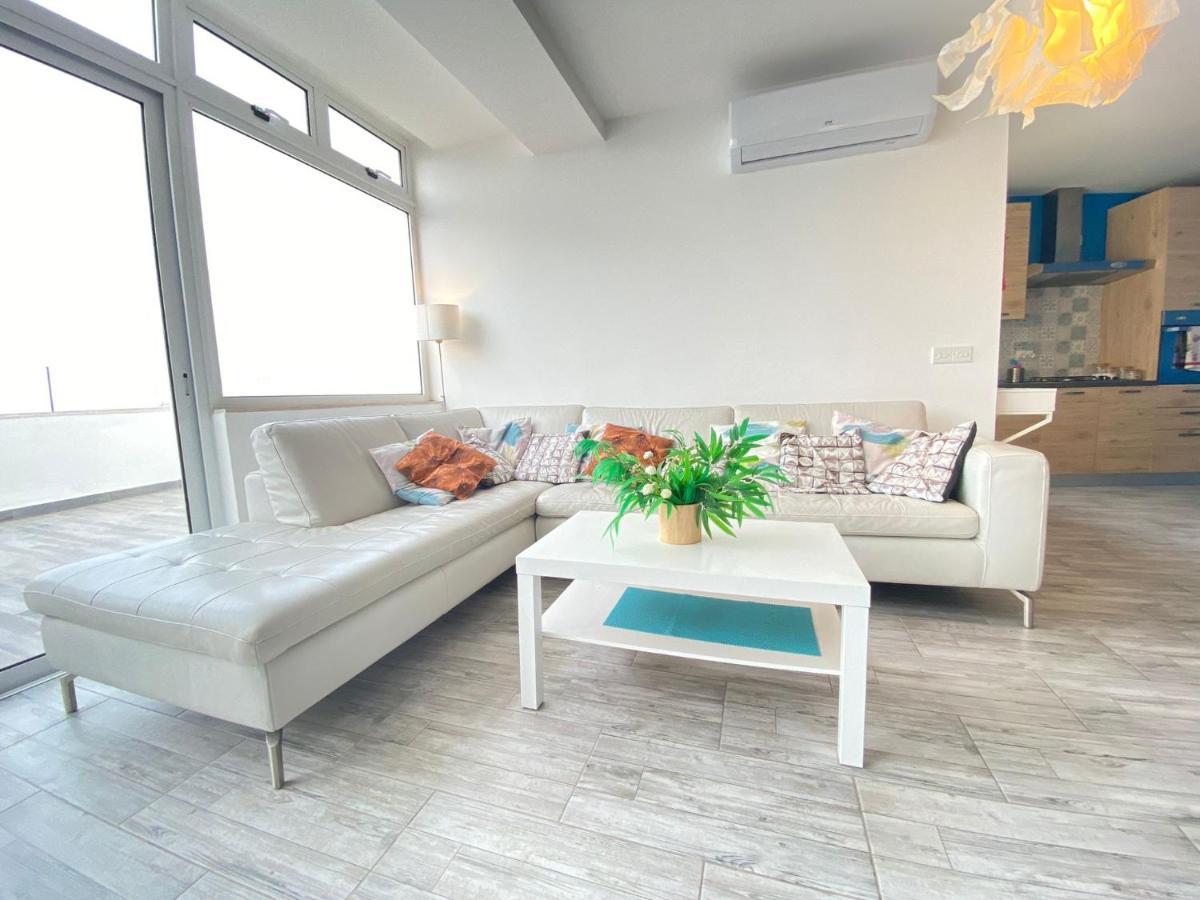 Appartement Penthouse "Maltese Scent" à Mellieħa Extérieur photo