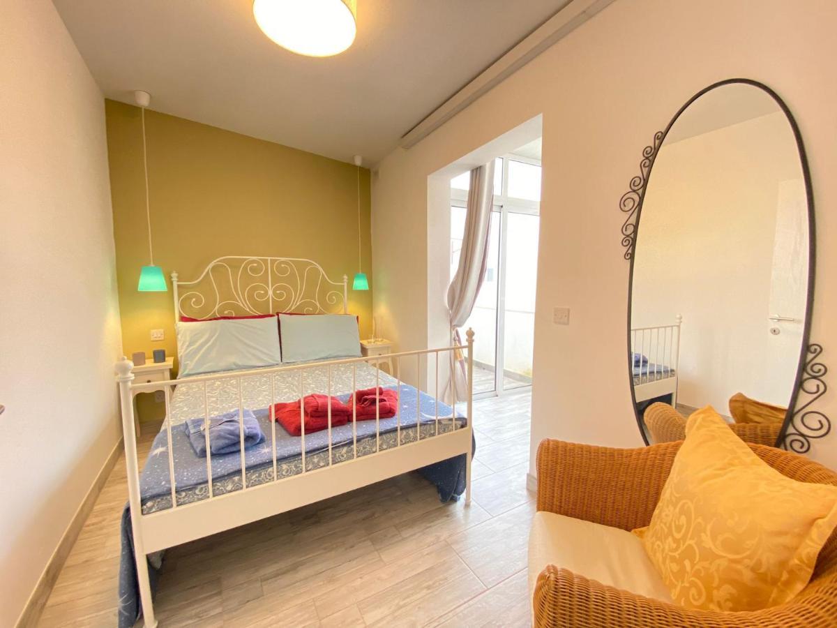 Appartement Penthouse "Maltese Scent" à Mellieħa Extérieur photo